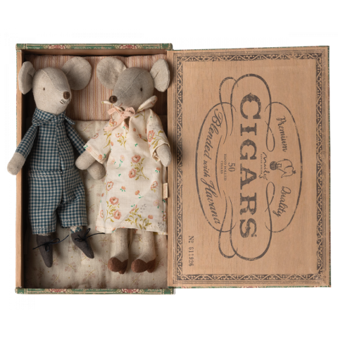 Grandma and Grandpa Mouse in Cigarbox